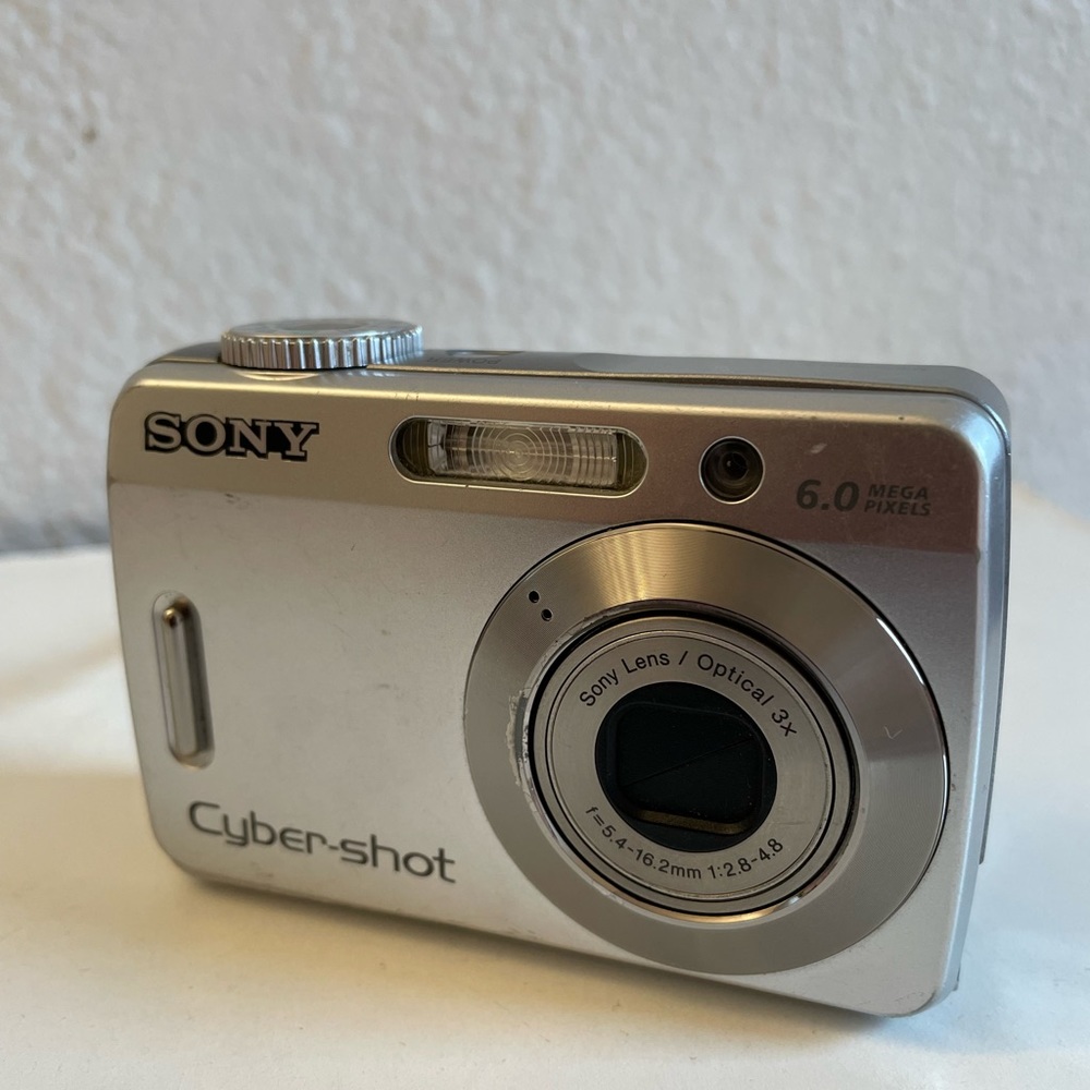 Sony CyberShot 6.0 mega pixels